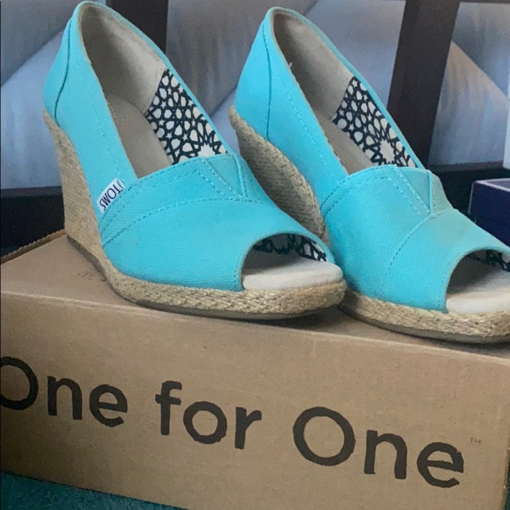 Tom wedge aqua canvas